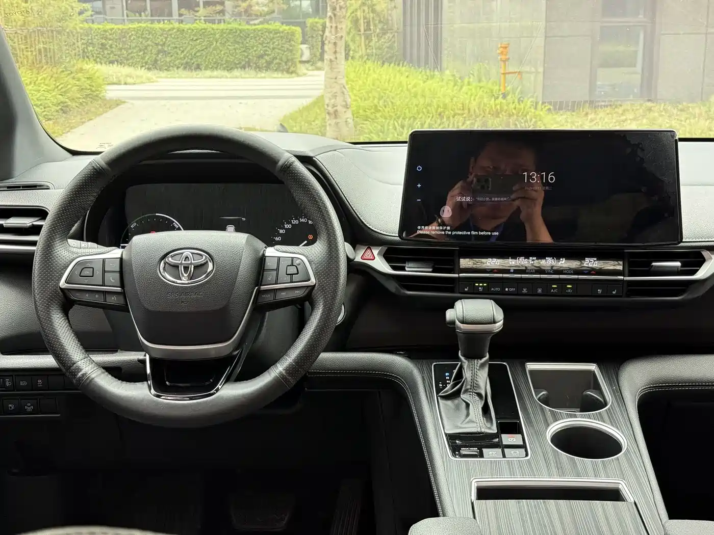 Toyota Sienna 2021 2.5L Hybrid Premium Edition фото 11