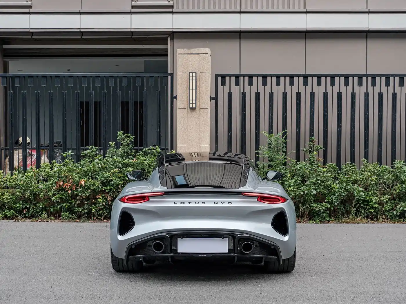 Lotus Cars EMIRA 2021 2.0T DCT First Edition фото 6