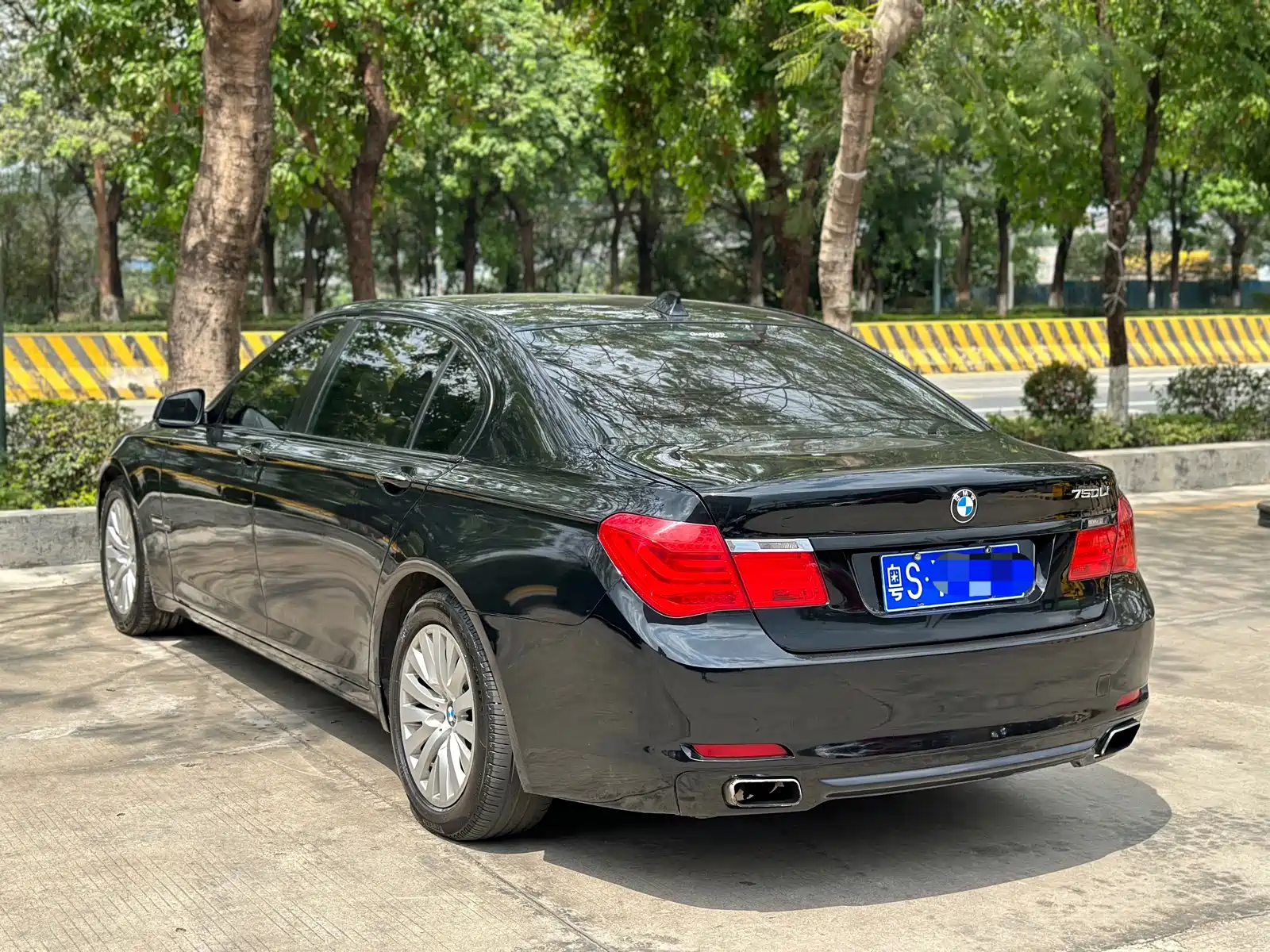 Фото 4 - BMW 7 Series