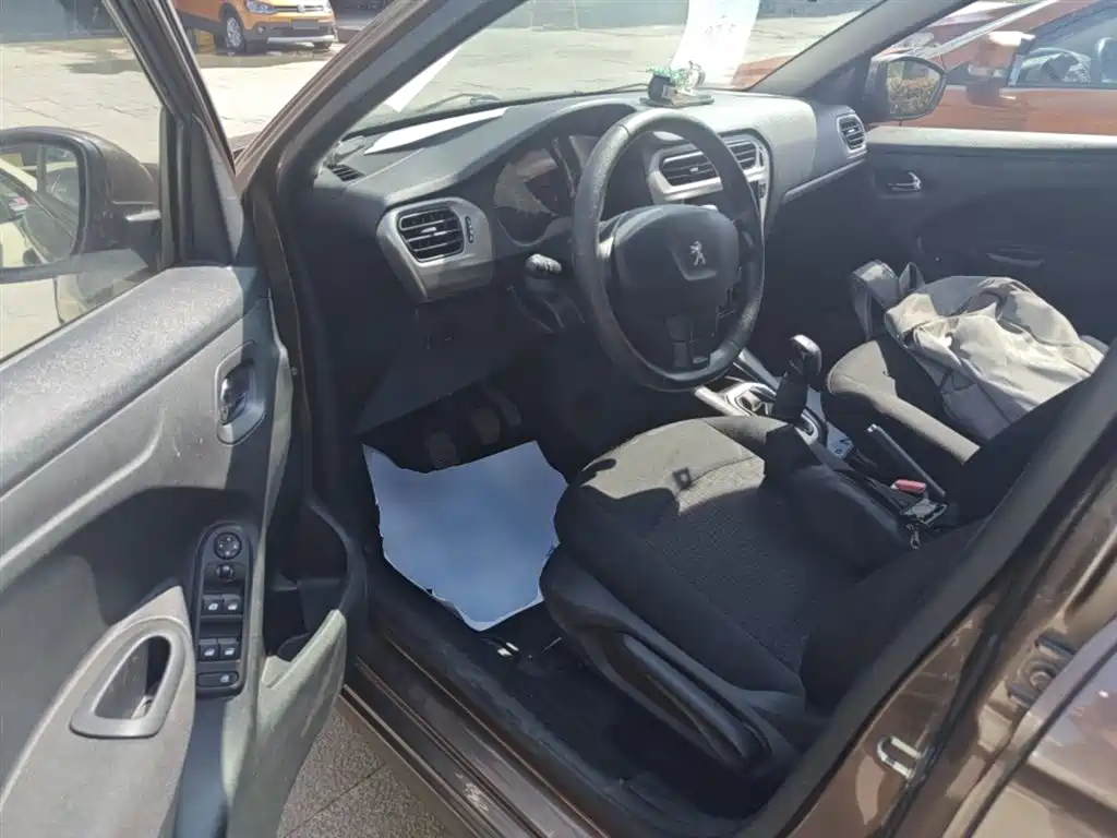 Peugeot 301 2016 1.6L Manual Comfort Edition фото 16