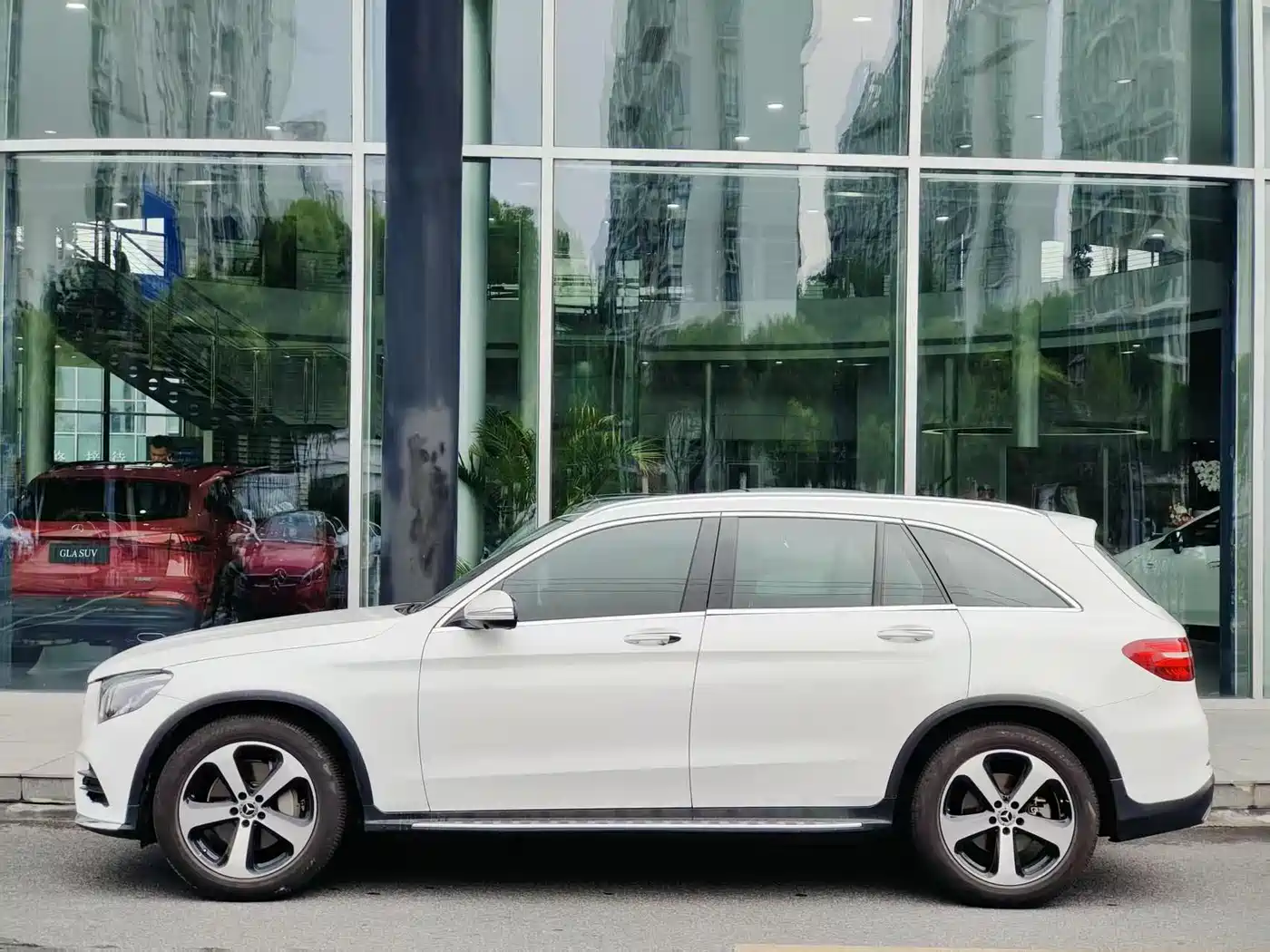 Mercedes-Benz GLC 2019 Facelift GLC 300 L 4MATIC Dynamic фото 4