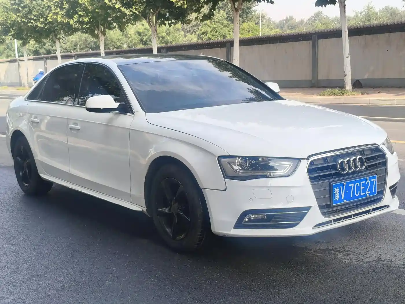 Фото 2 - Audi A4L