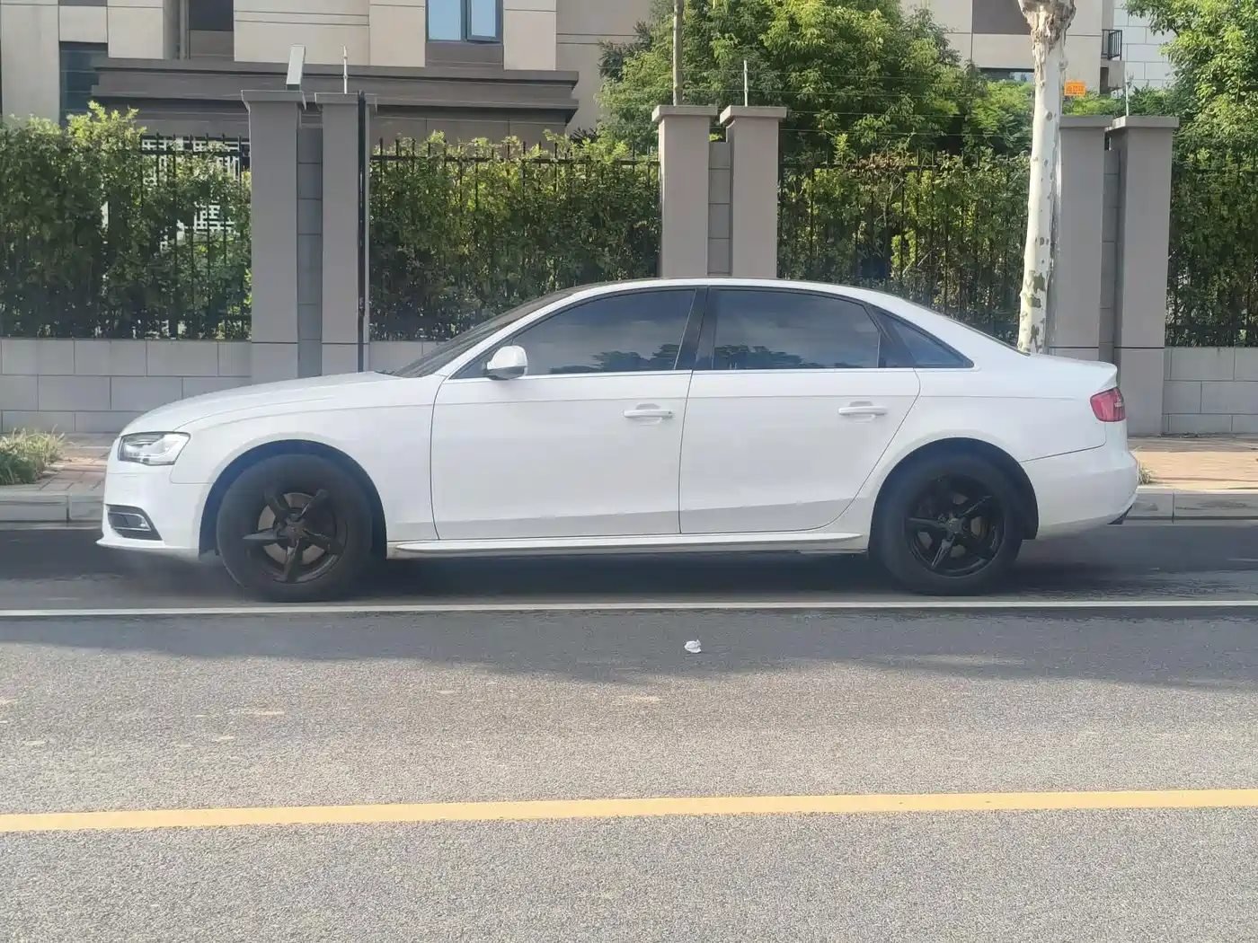 Фото 4 - Audi A4L