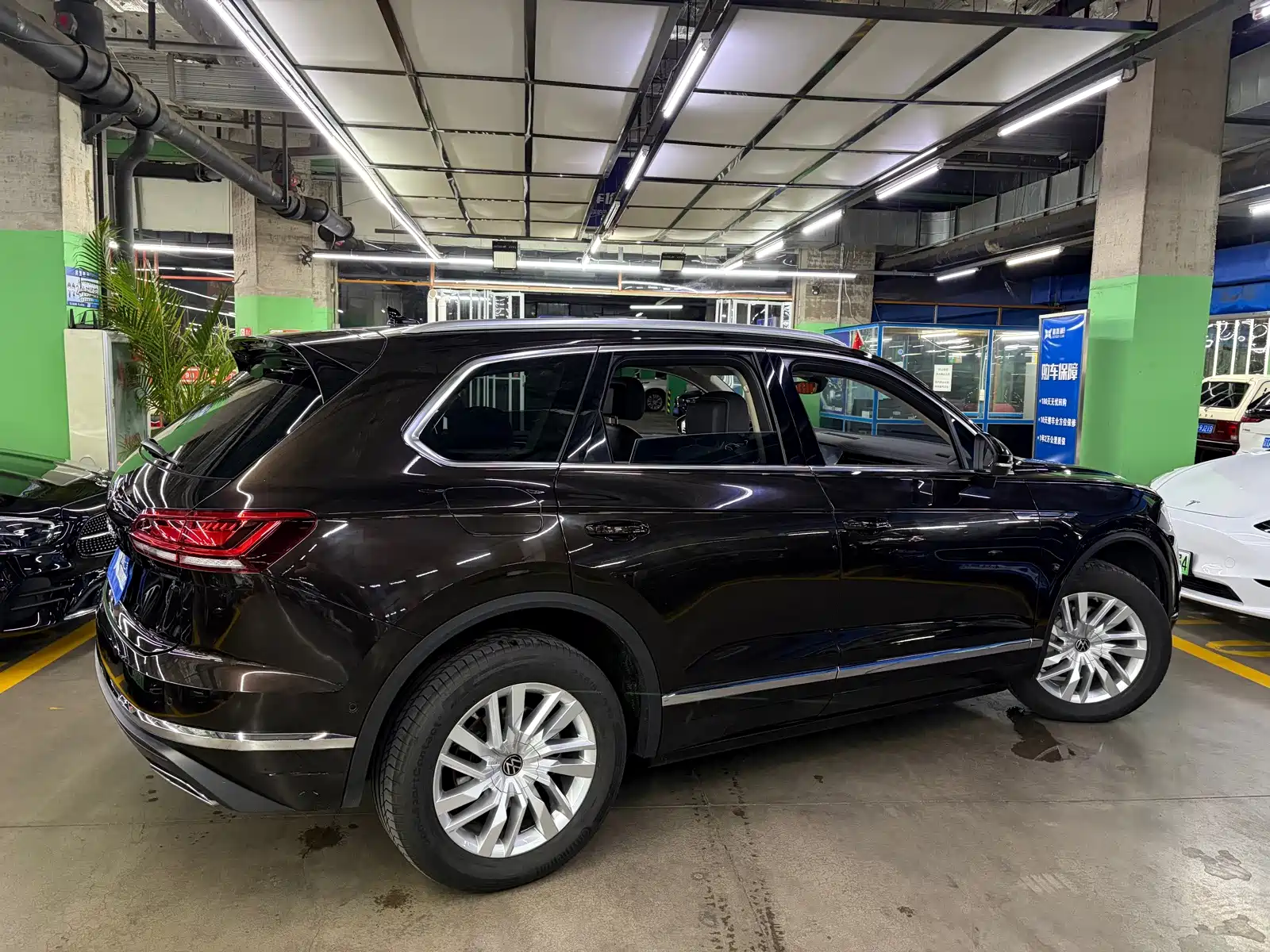 Фото 4 - Volkswagen Touareg