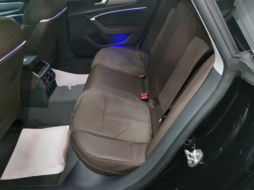 Audi A7L 2024 45TFSI S-line Dream Edition Crystal Package фото 17