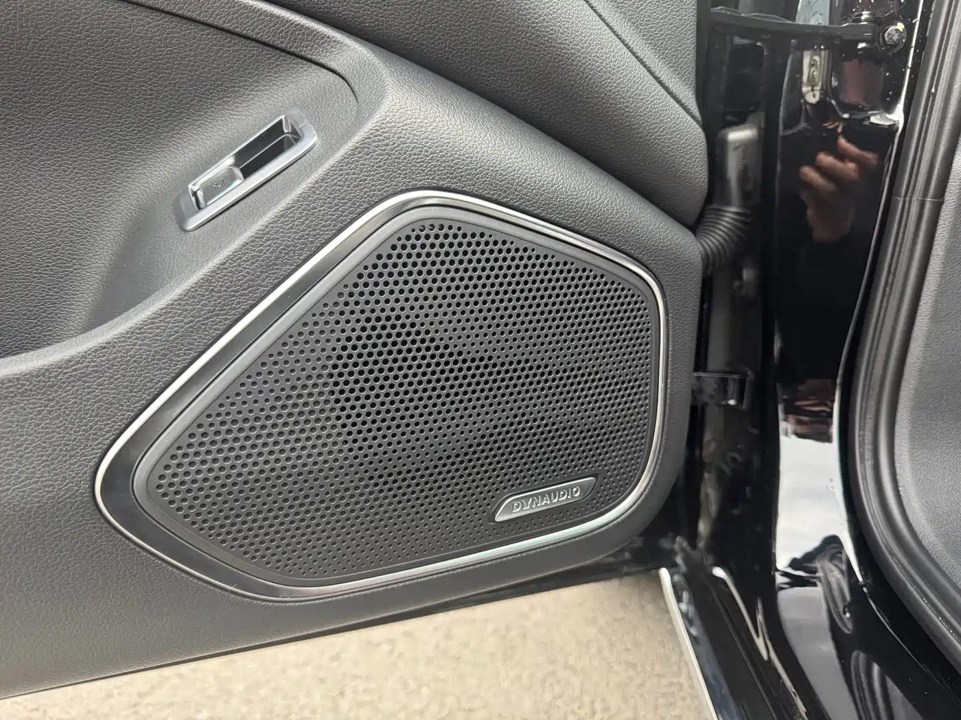 Hongqi H5 2024 2.0T Automatic Smart Connect Flag Smooth Edition фото 17