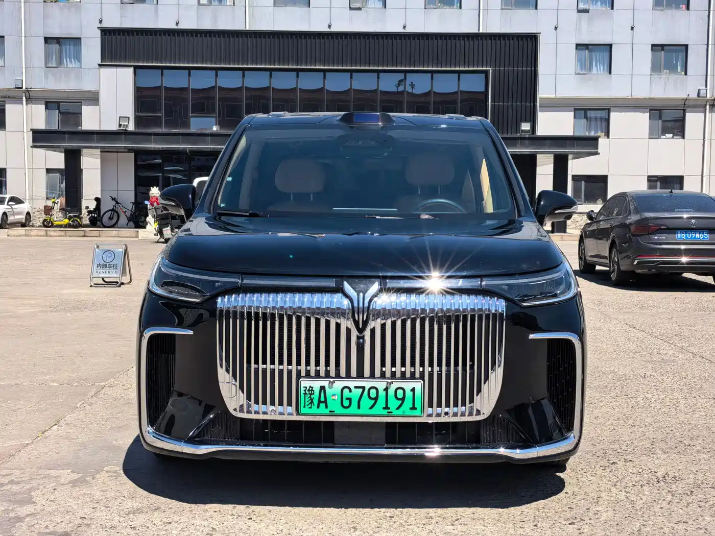 Voyah Auto Voyah Dreamer 2025 Model PHEV 4WD Premium QianKun Edition фото 2