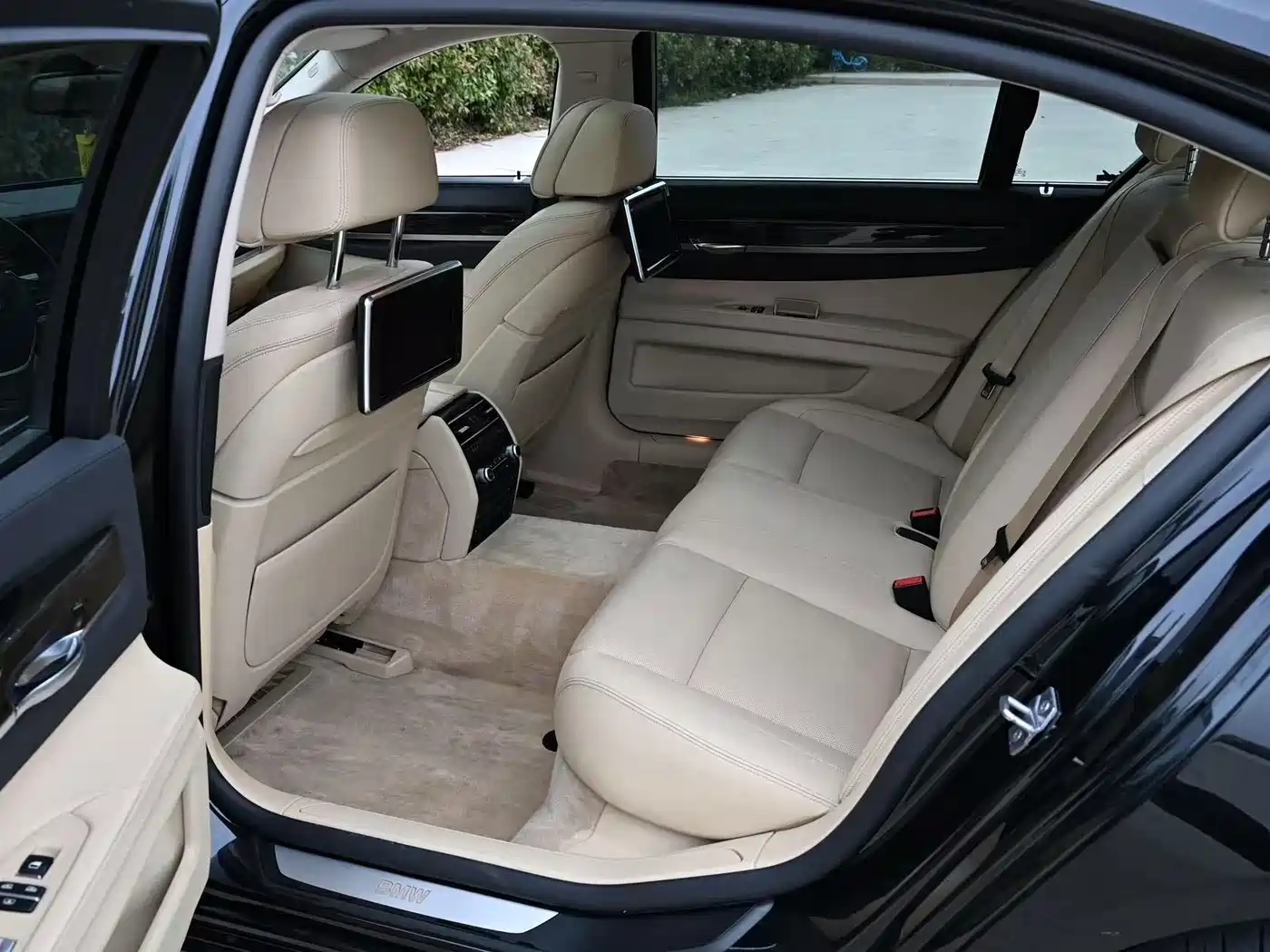 BMW 7 Series 2013 Model 740Li Leading фото 7