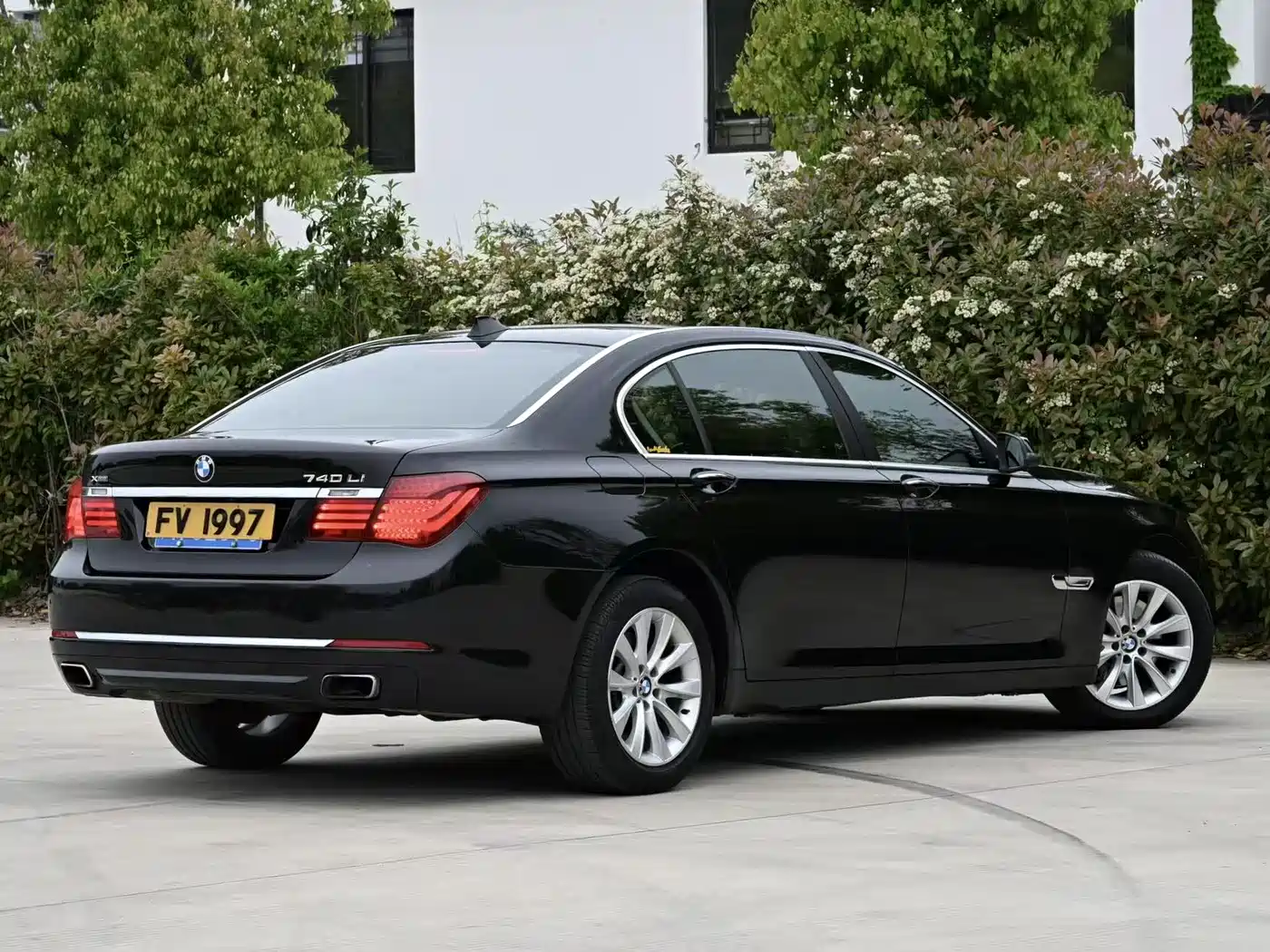 BMW 7 Series 2013 Model 740Li Leading фото 3
