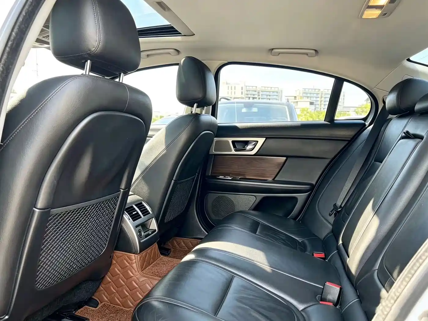 Jaguar XF 2015 XF 2.0T Style Edition фото 10