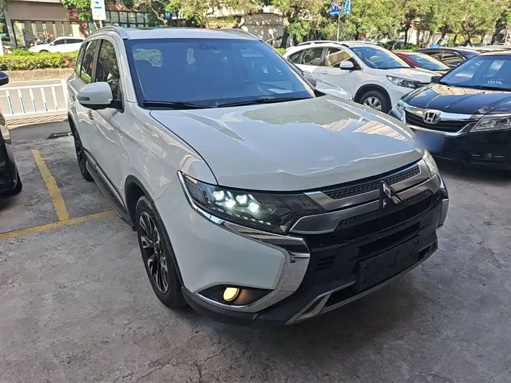 MITSUBISHI OUTLANDER