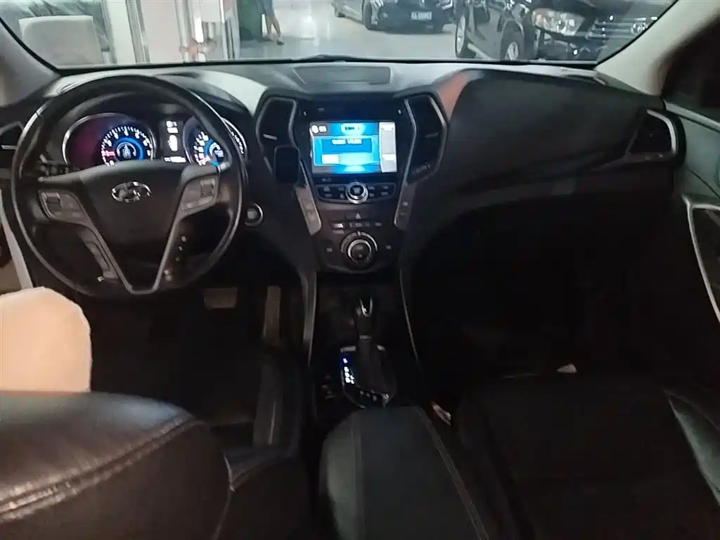 Hyundai Santa Fe 2015 2.0T Automatic 2WD Smart 5-Seater фото 10