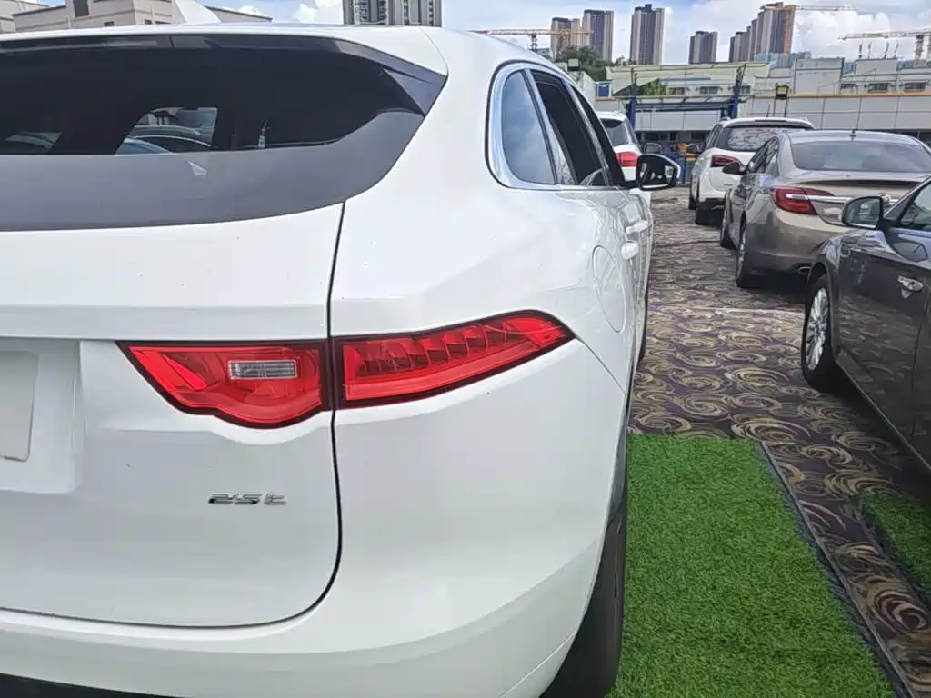 Jaguar F-PACE 2017 2016 2.0T FWD R-Sport Edition