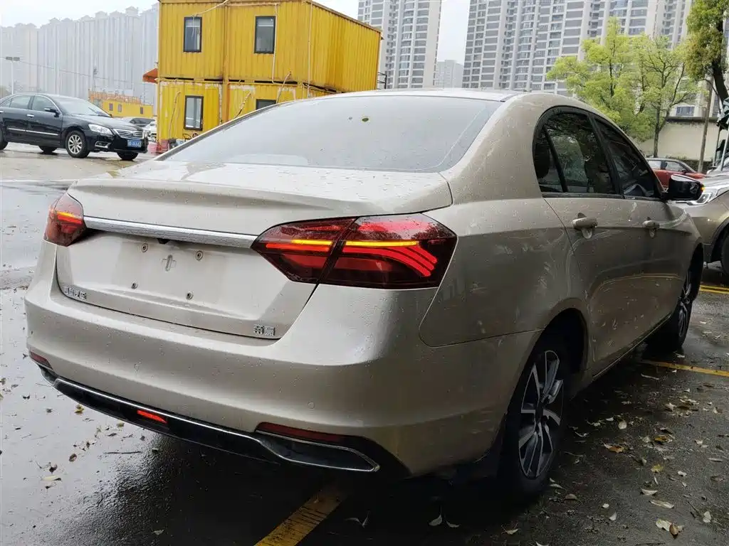 Фото 5 - Geely Emgrand