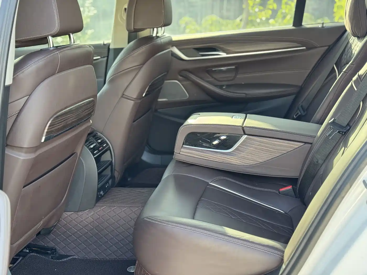 BMW 5 Series New Energy 2020 530Le Range Upgrade Pioneer Edition фото 25