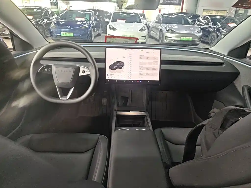 Фото 6 - Tesla Model 3