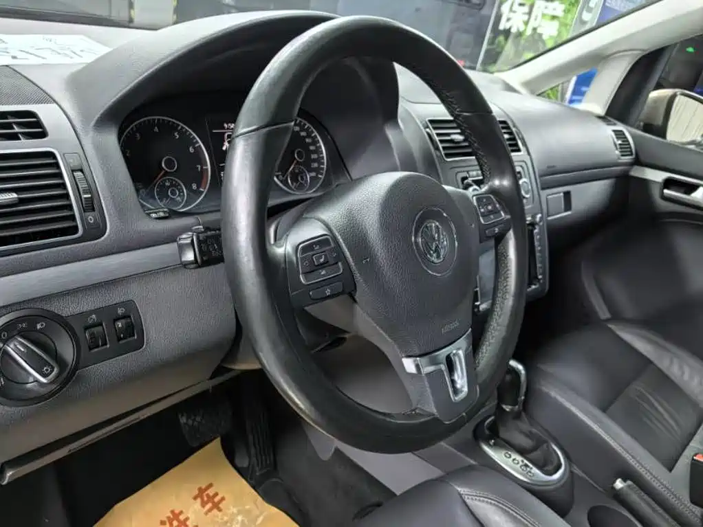 صورة 5 - Volkswagen Touran