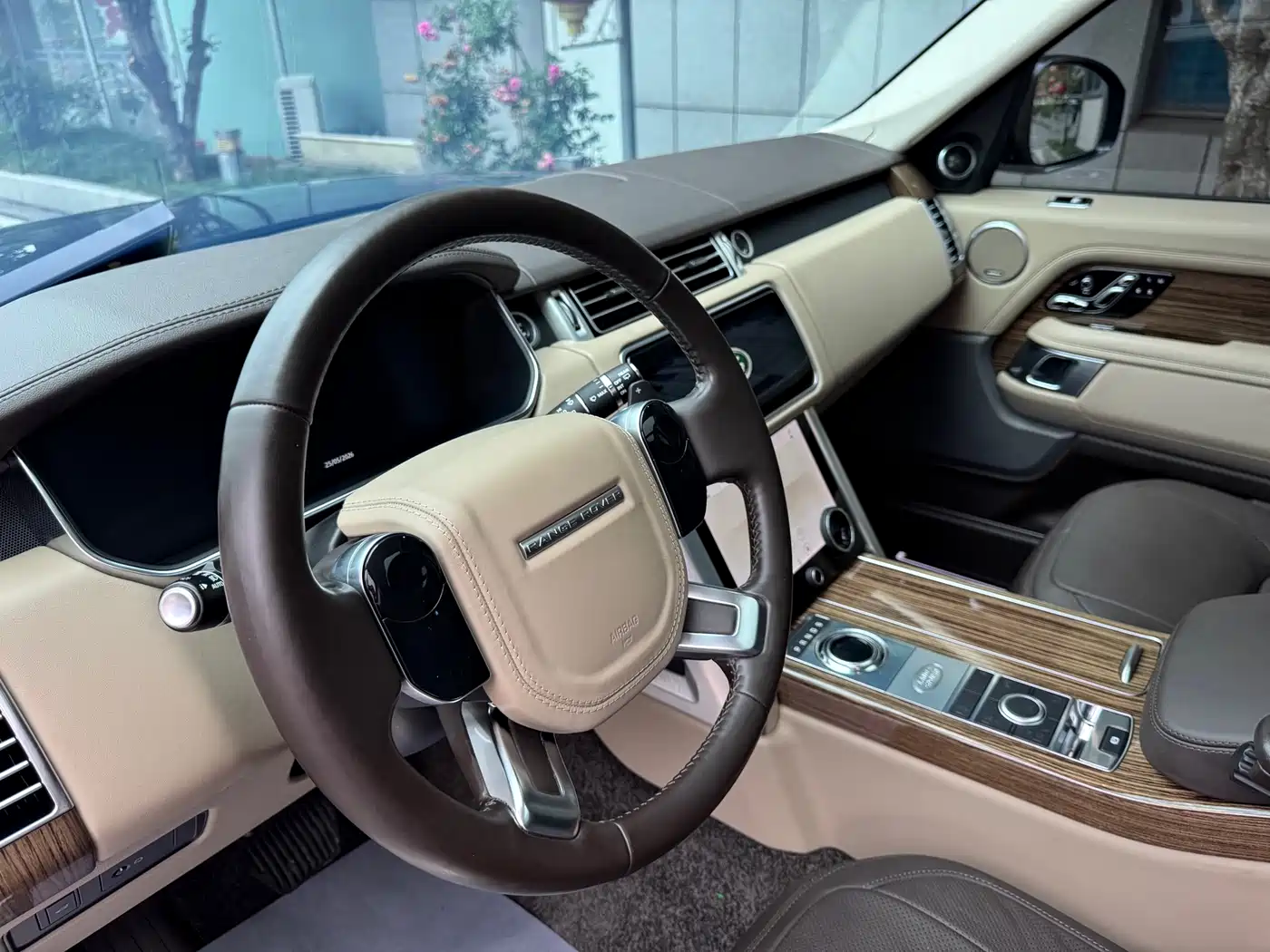 Land Rover Range Rover 2018 3.0 SC V6 Vogue Heritage Extended Edition фото 21