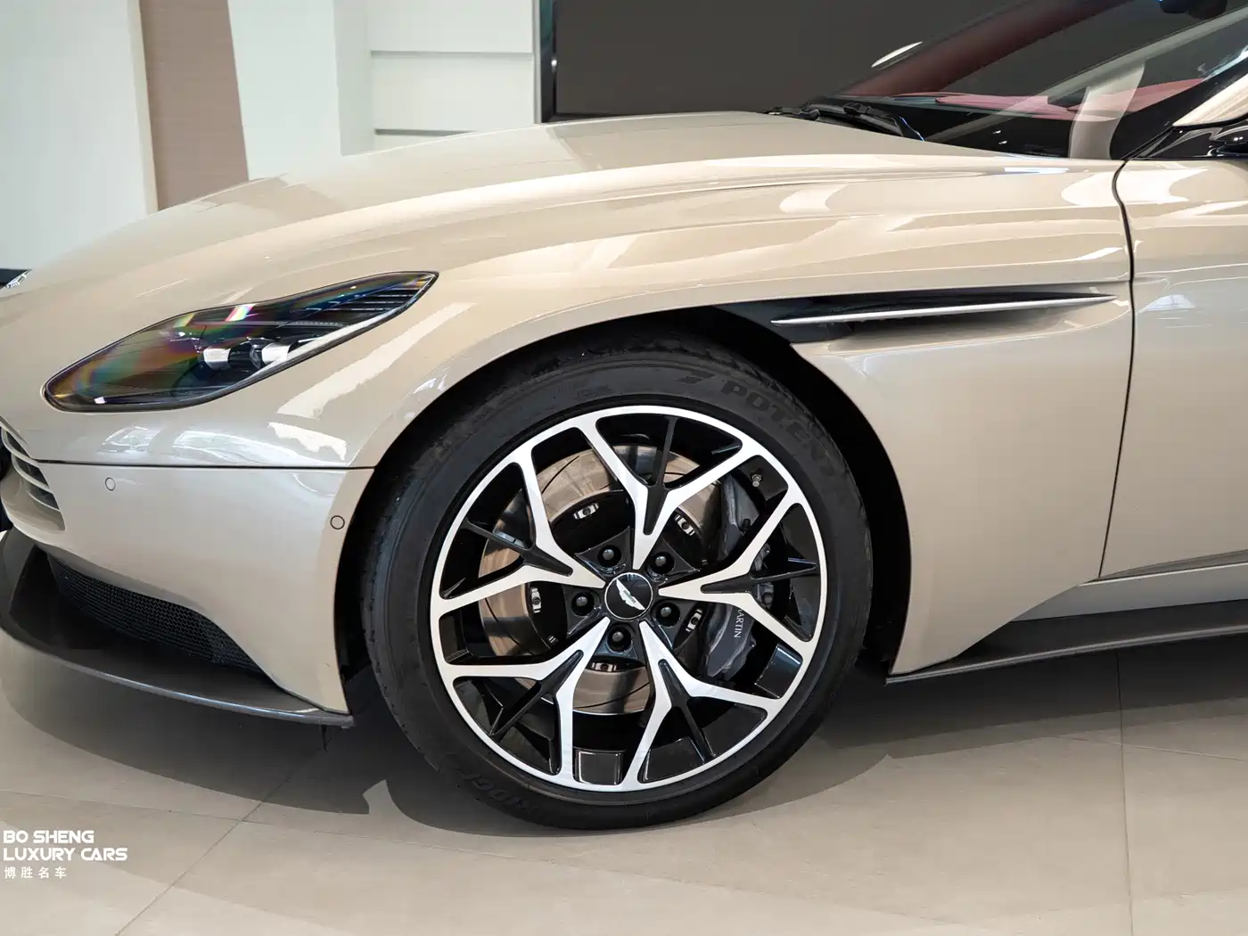 Aston Martin DB11 2019 4.0T V8 Volante фото 20