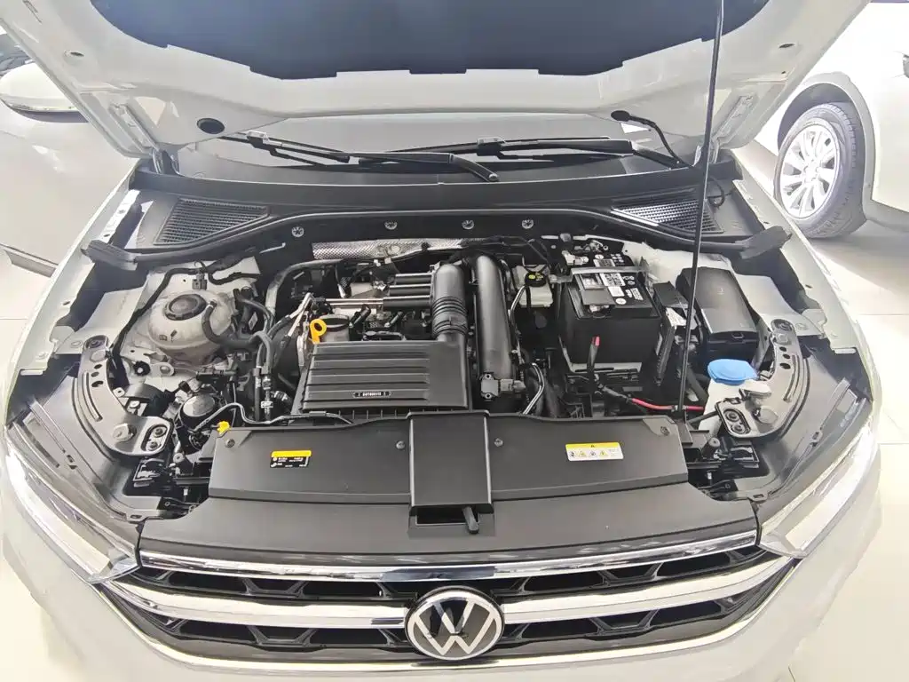 صورة 14 - Volkswagen T-ROC