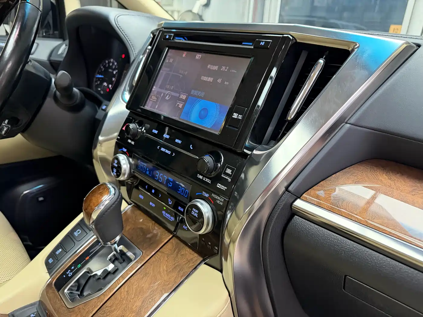 Toyota Alphard 2018 3.5L Premium фото 40