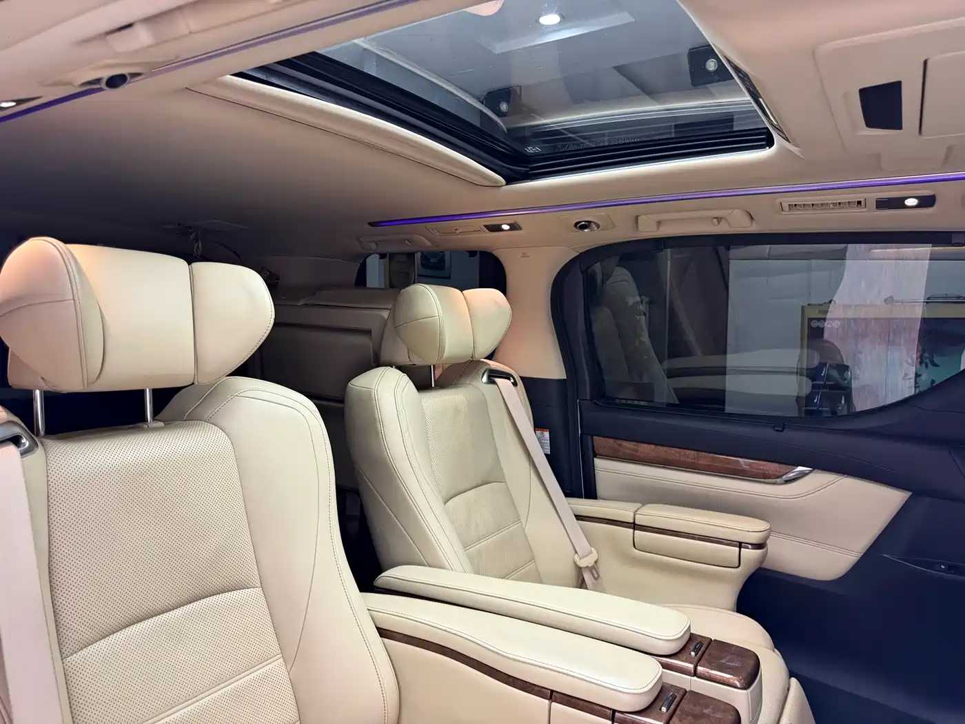 Toyota Alphard 2018 3.5L Premium фото 30