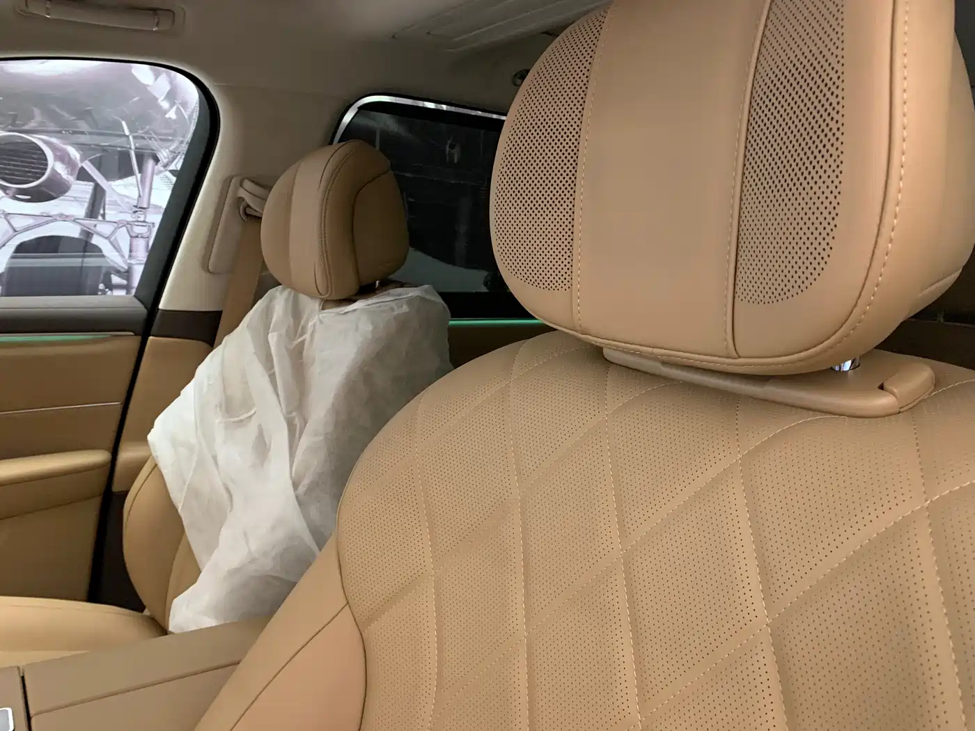 AITO Wenjie AITO M8 2025 Extended Range Ultra 53.4kWh 6-Seater фото 6