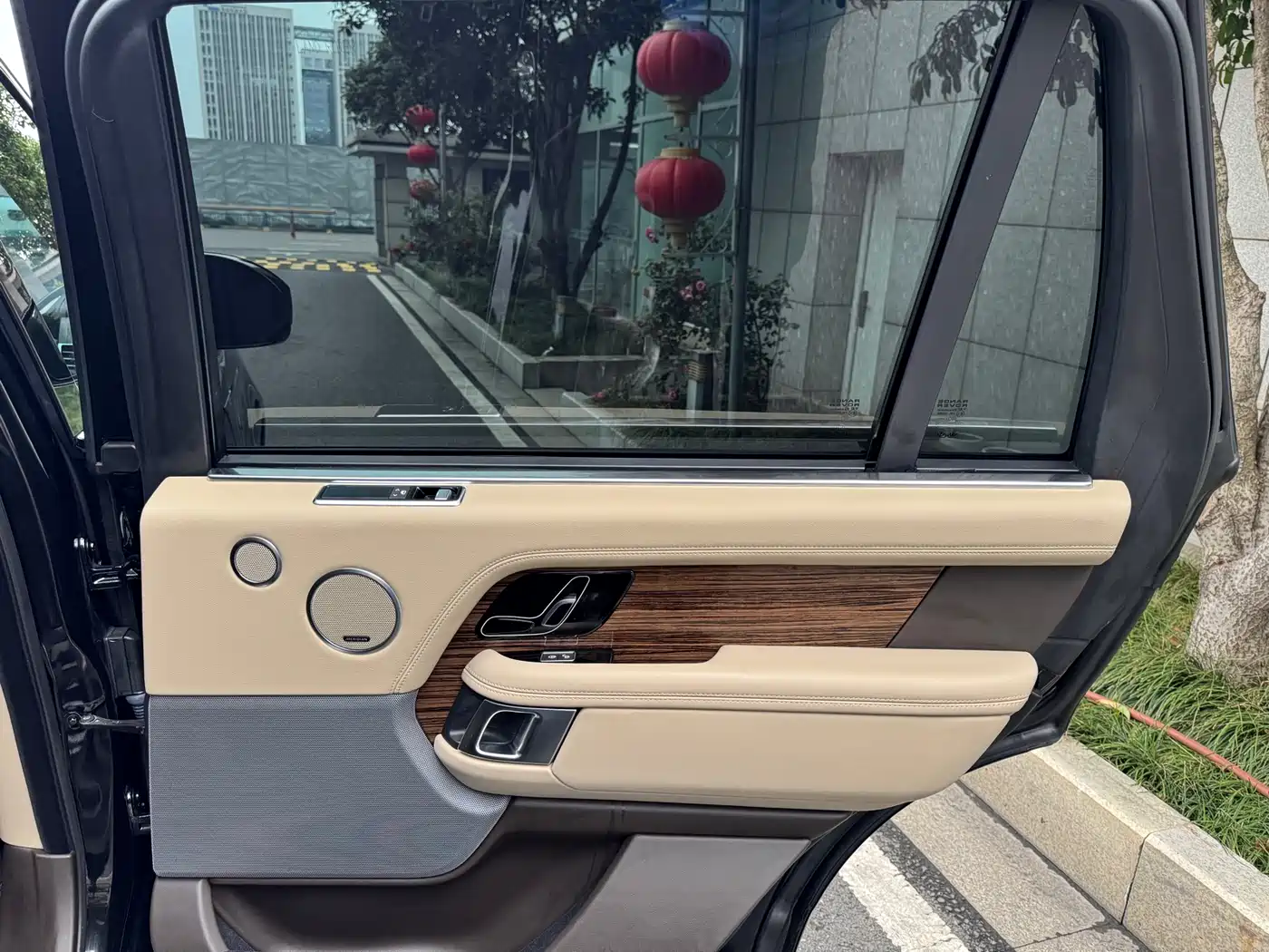 Land Rover Range Rover 2018 3.0 SC V6 Vogue Heritage Extended Edition фото 34