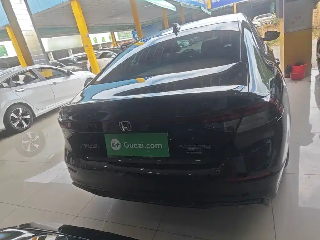 Фото 6 - Honda Accord