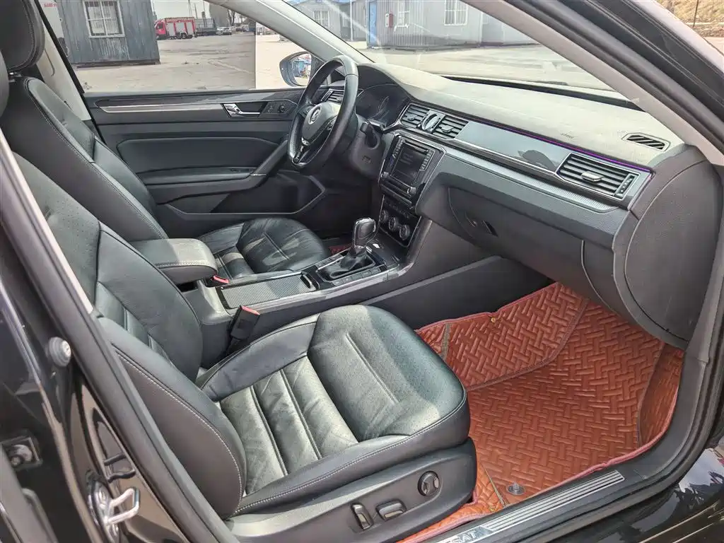 Volkswagen Passat 2017 380TSI DSG Luxury фото 16
