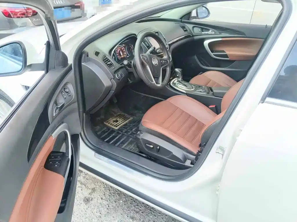 Photo 8 - Buick Regal