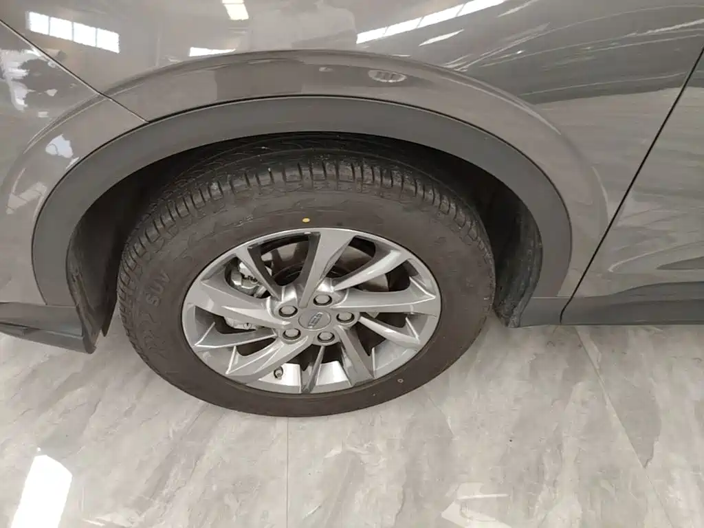 Фото 23 - Geely Coolray