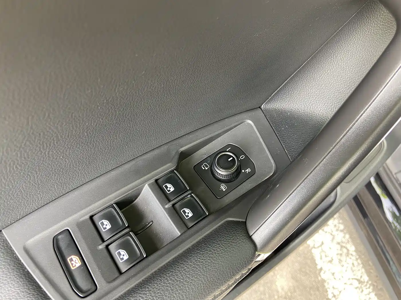 Volkswagen Tiguan L 2021 330TSI Automatic 2WD R-Line Premium фото 10