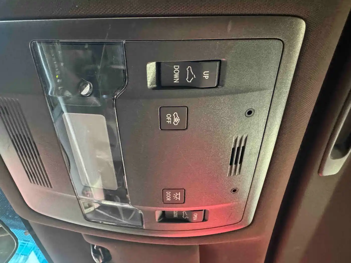 Photo 8 - Lexus ES