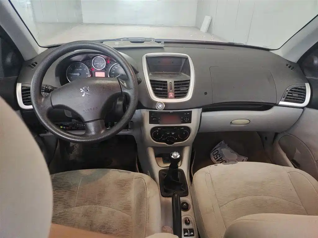 Peugeot 207 2011 Hatchback 1.4L Manual Joy Edition фото 10