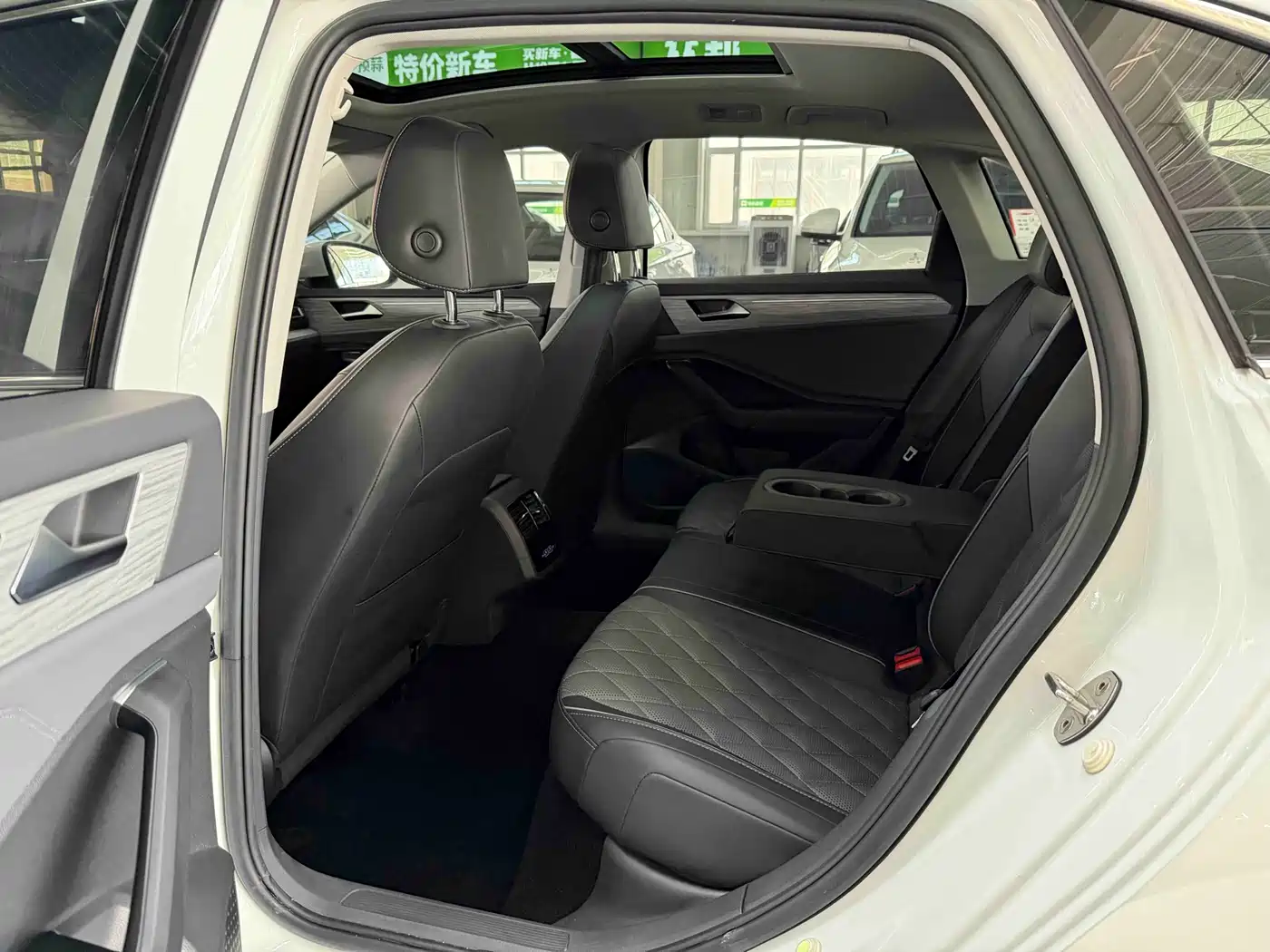Volkswagen Sagitar 2023 Model Year 280TSI DSG Surpass Edition фото 14