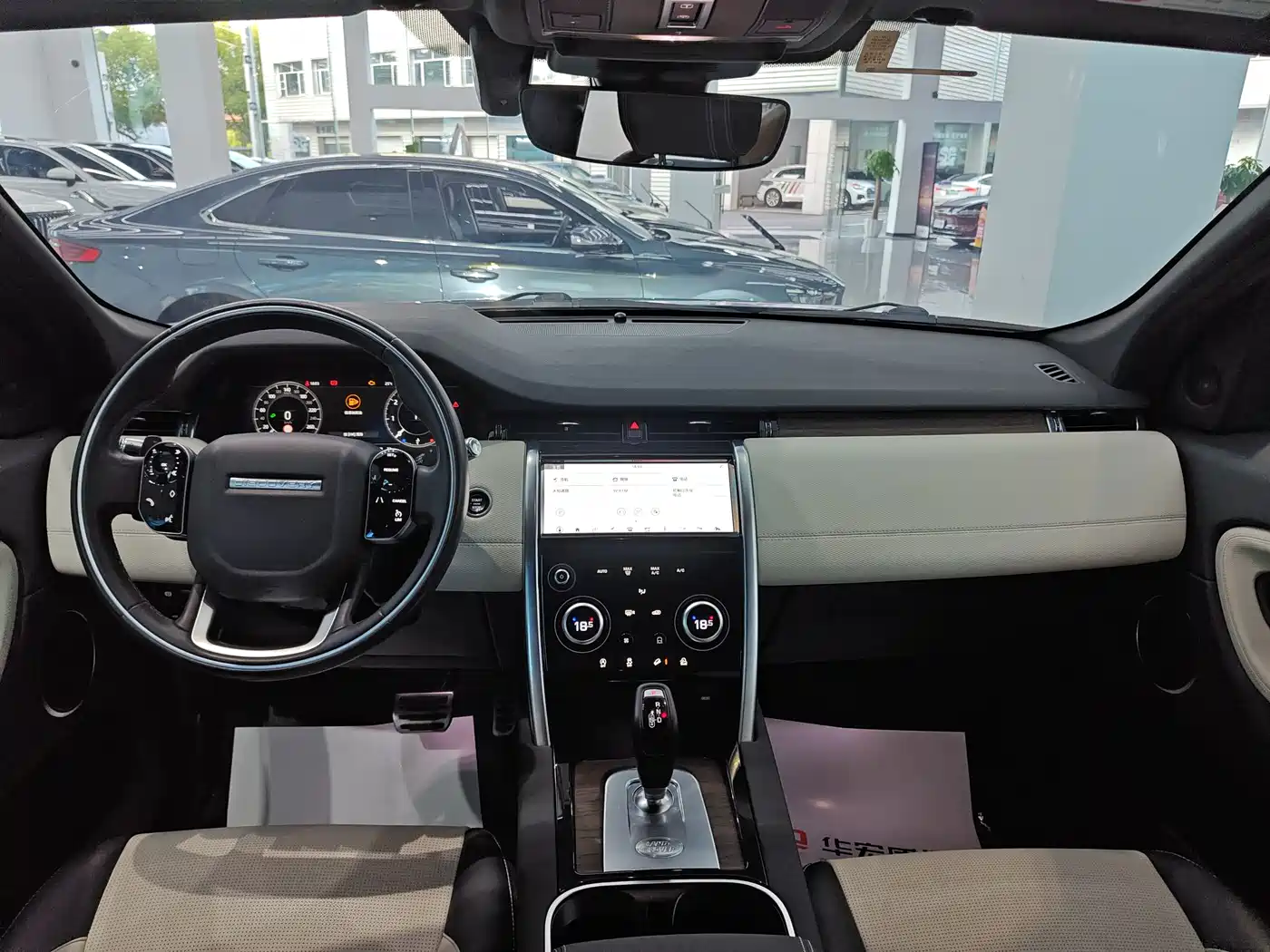 Land Rover Discovery Sport 2022 Model 249PS R-Dynamic S Performance Edition 5-Seater фото 6