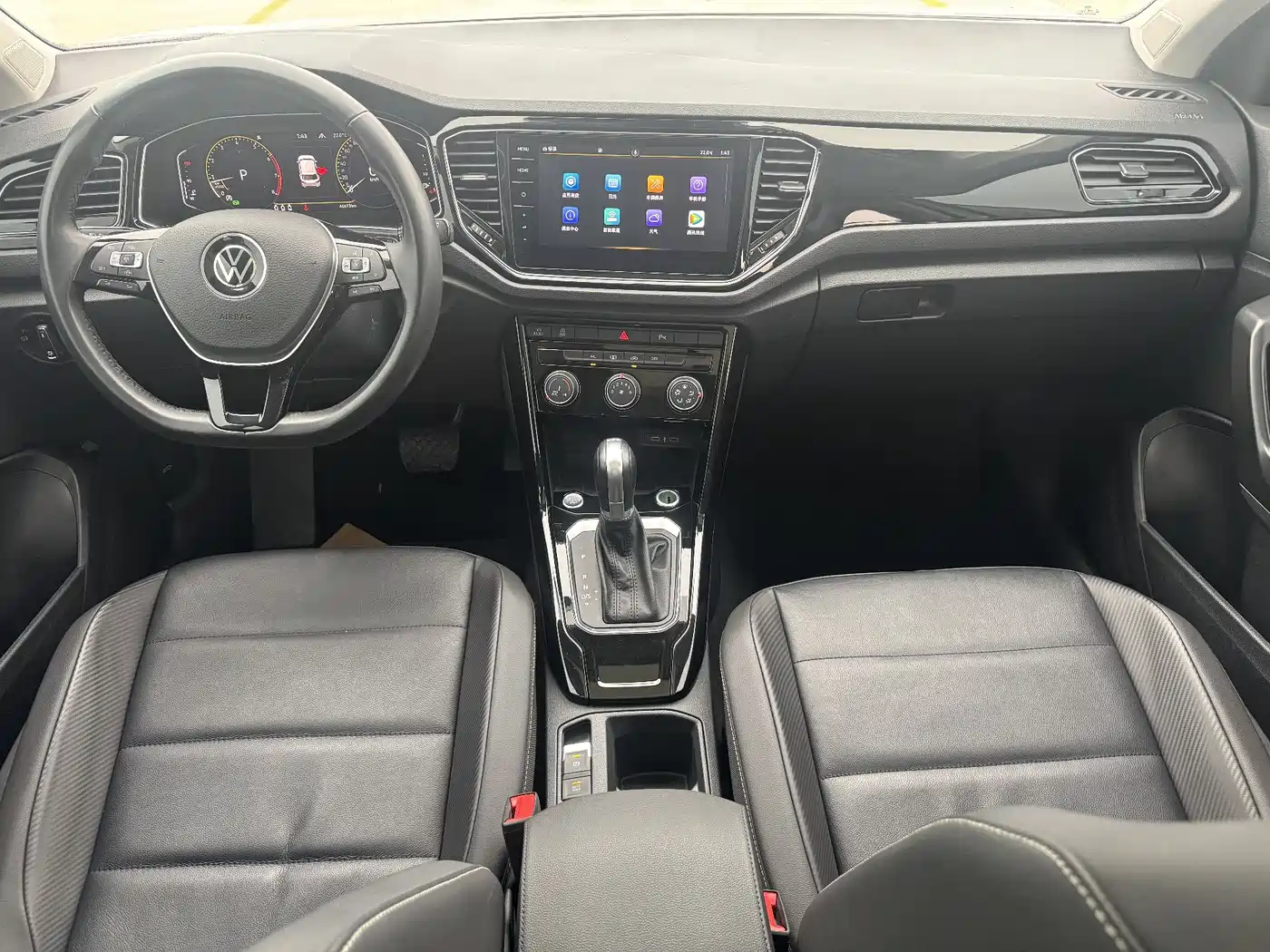 VOLKSWAGEN T-ROC EXPLORING SONGS