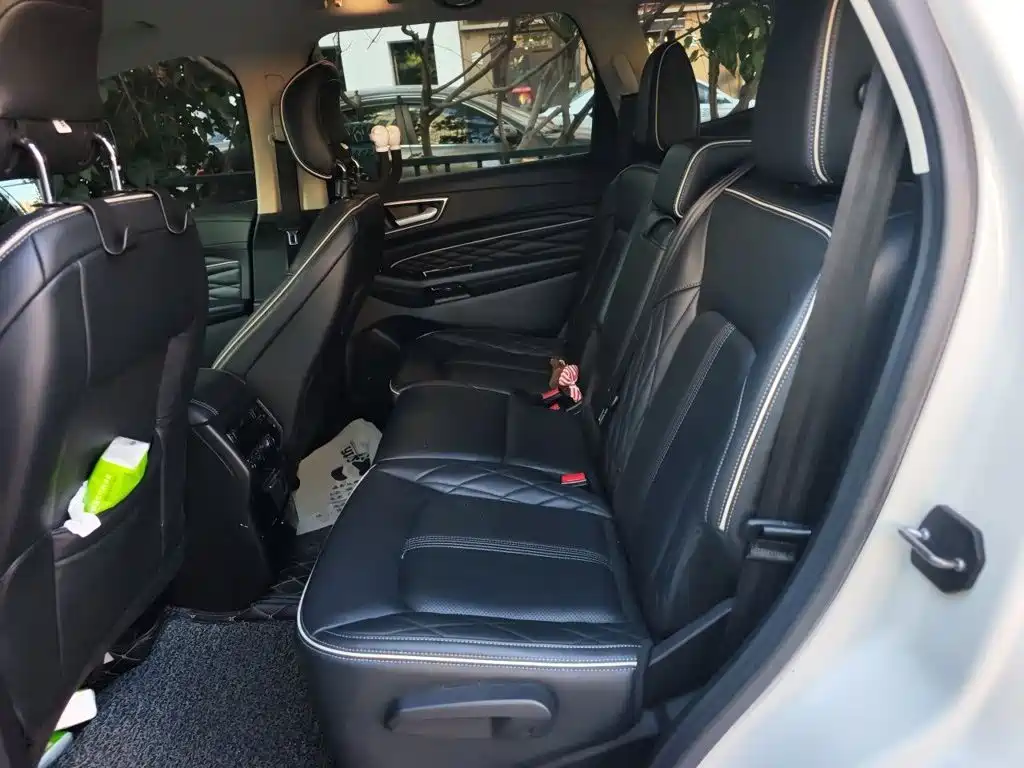 Фото 18 - Ford Edge