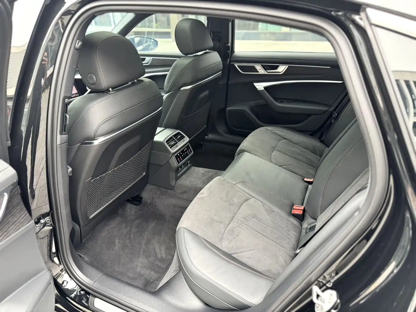 Photo 4 - Audi A6L