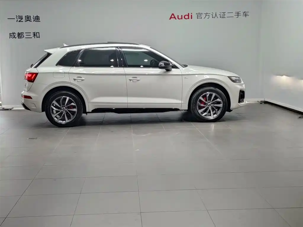 Audi Q5L 2024 Model 40 TFSI Luxury Dynamic фото 3
