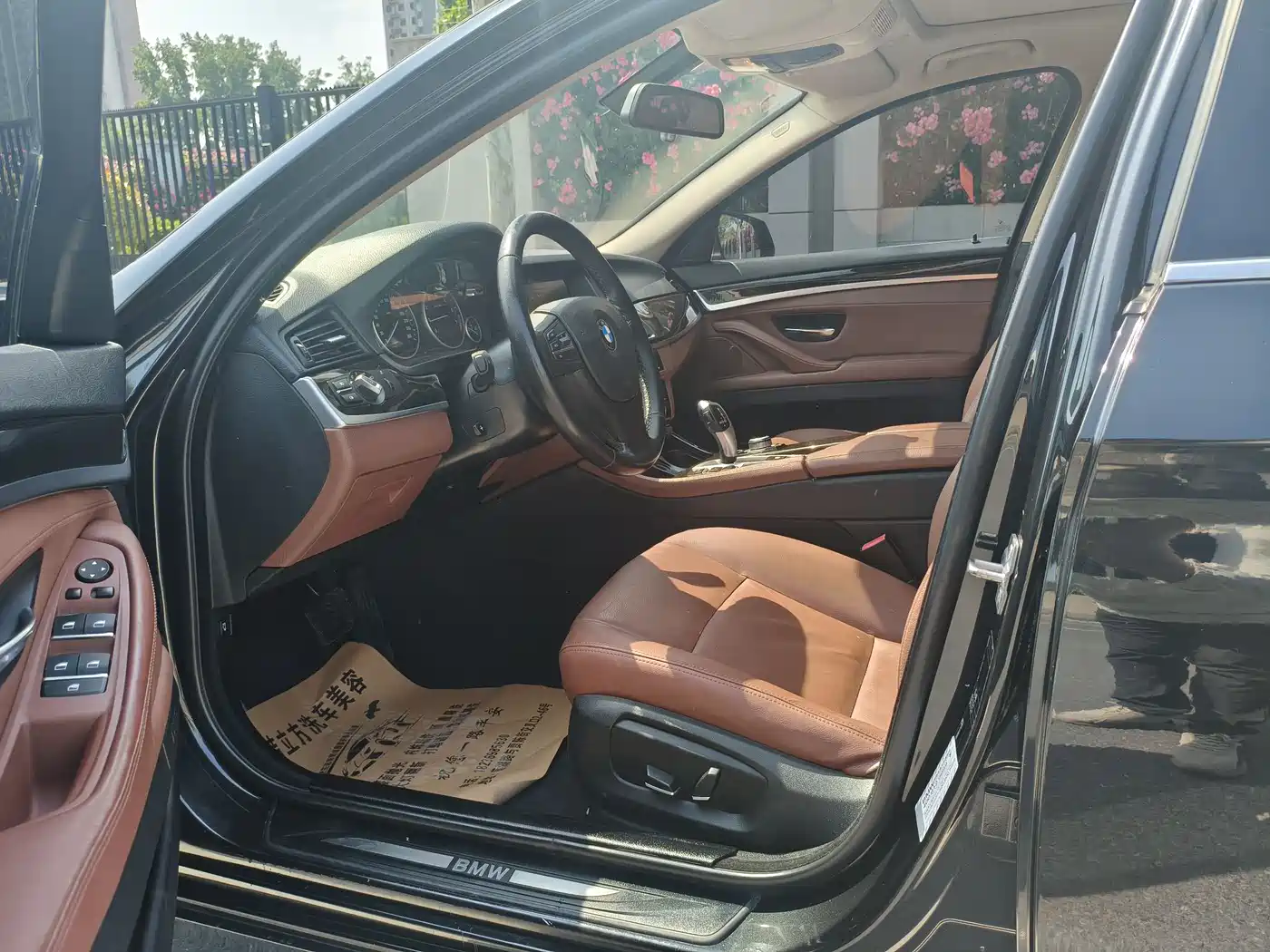 BMW 5 Series 2014 525Li Leading фото 5