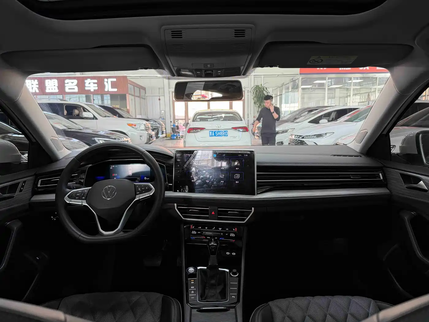 Volkswagen Sagitar 2023 Model Year 280TSI DSG Surpass Edition фото 13
