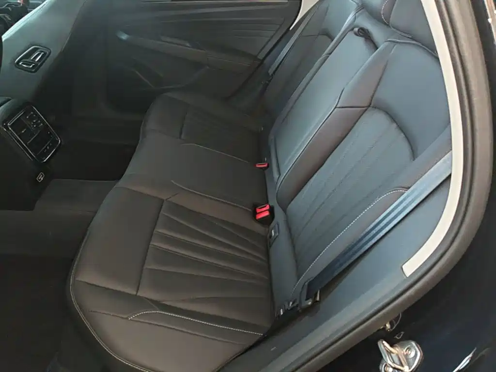 Фото 16 - Volkswagen Passat