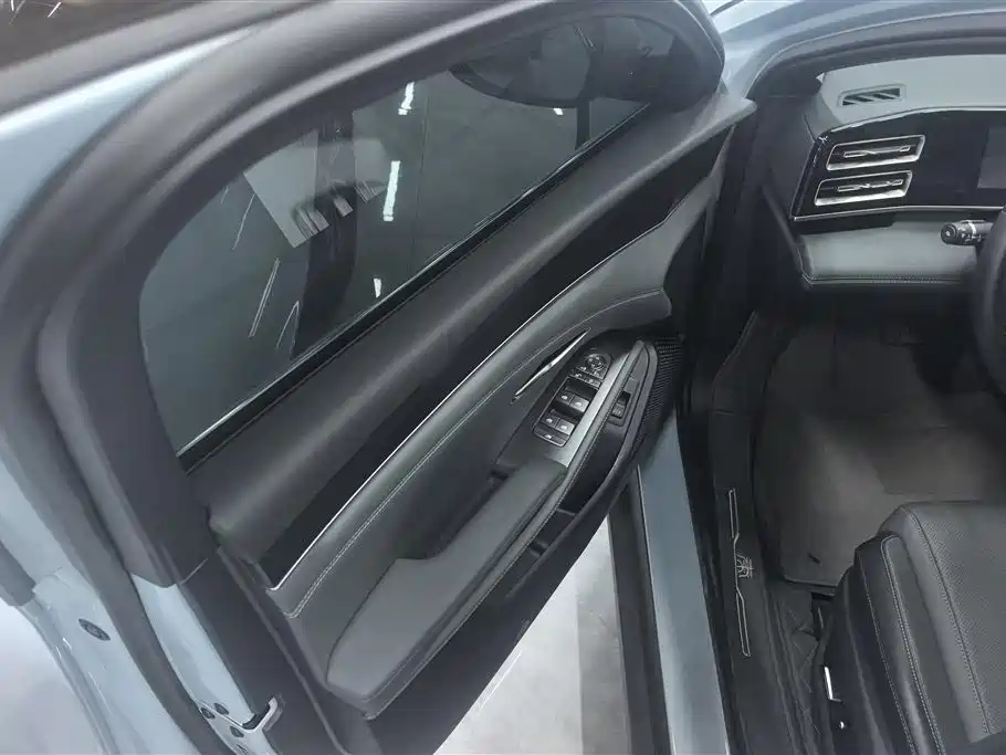 BYD Qin L 2024 DM-i 120KM Leading фото 7