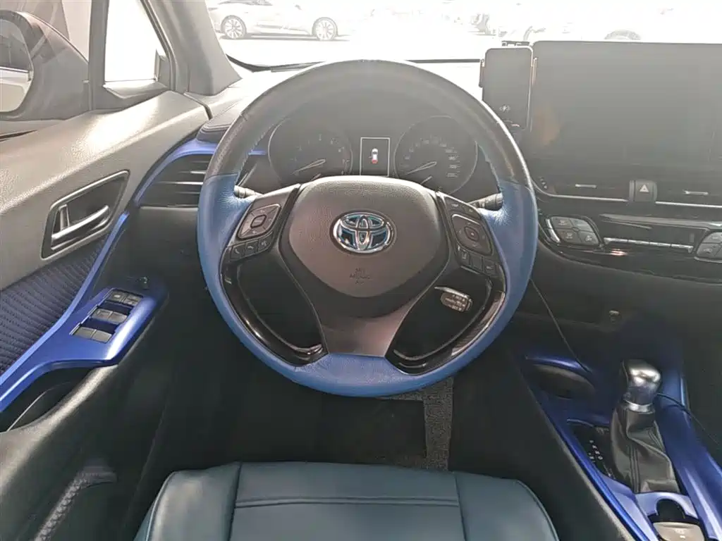 Toyota C-HR 2018 2.0L Luxury Edition China V фото 17