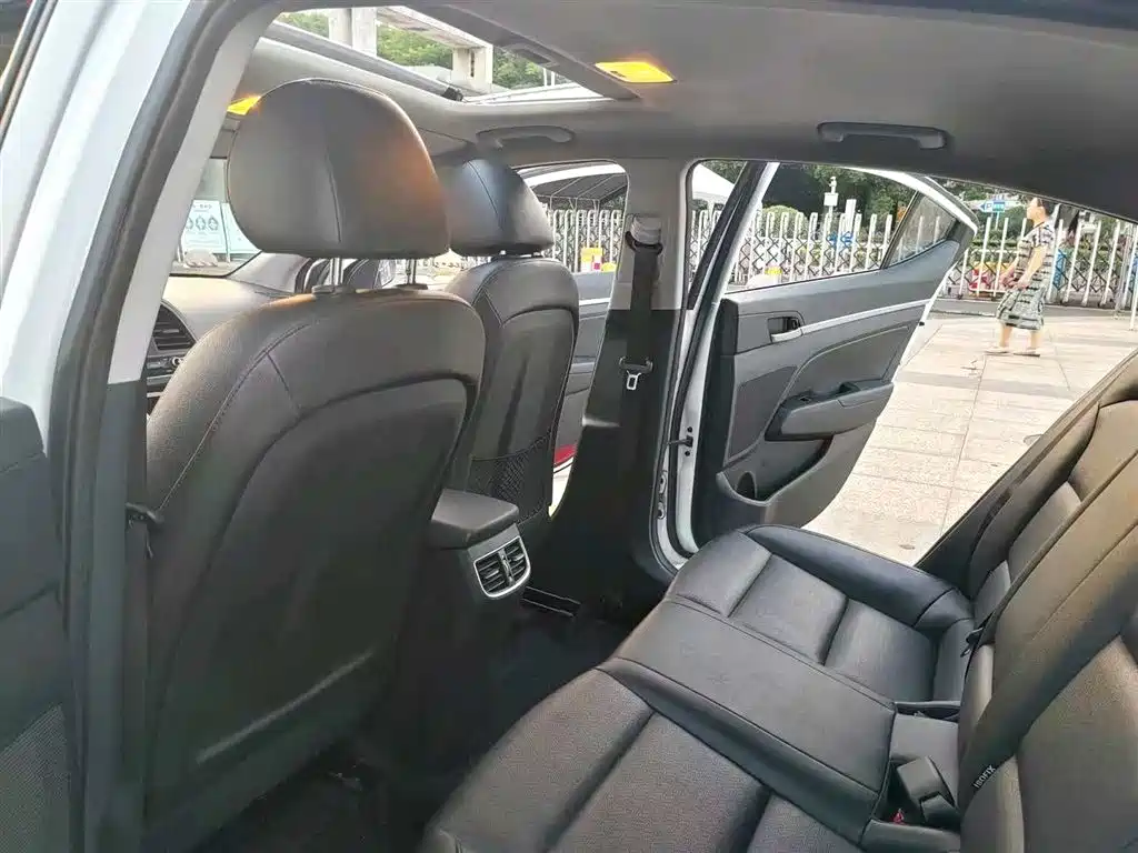 Hyundai Elantra 2020 1.5L CVT Smart Style·Elite фото 7