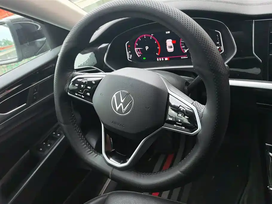 Volkswagen Passat 2024 380TSI Dragon Glory Edition фото 15