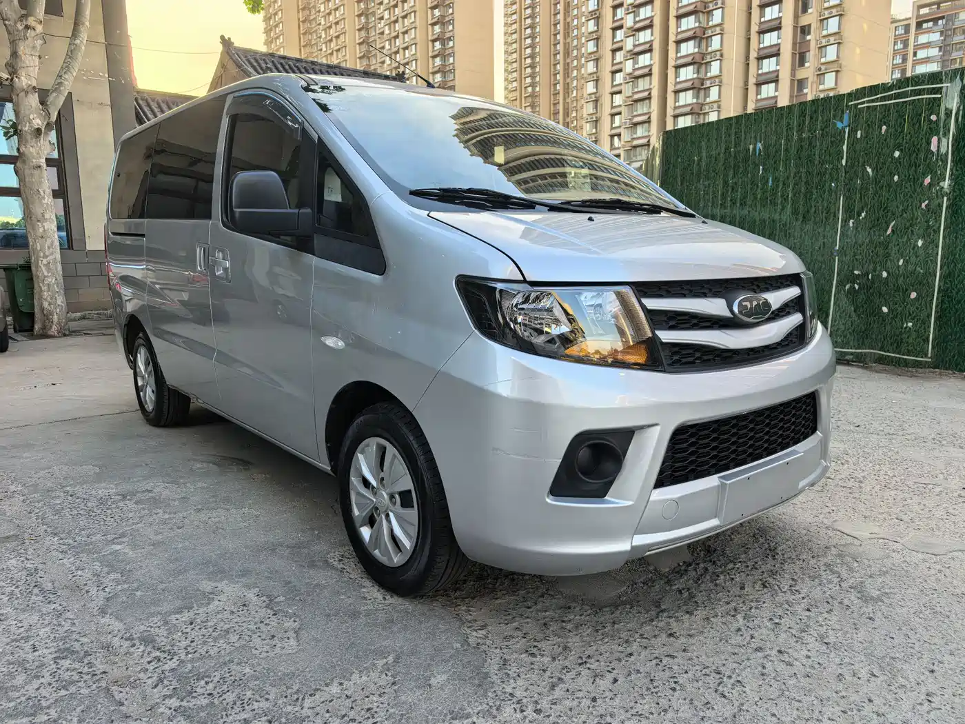Photo 3 - JAC Refine M3