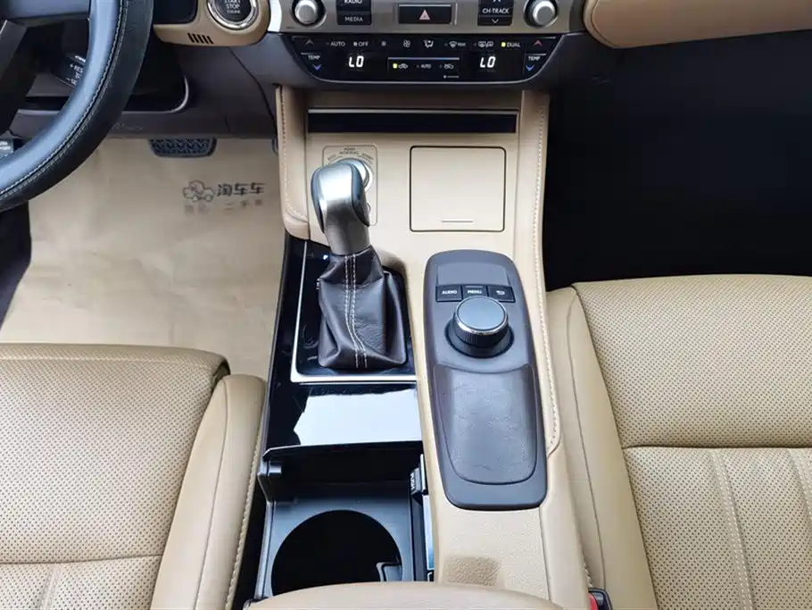 Lexus ES 2015 200 Elite Edition фото 16